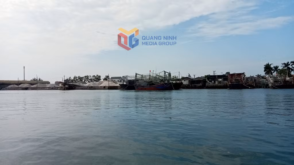 Bến vật liệu xây dựng tại thôn Minh Tân, xã Quảng Minh, huyện Hải Hà