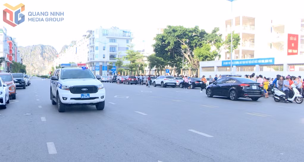 Phòng CSGT (Công an tỉnh) chuẩn bị phương tiện chuyên dùng sẵn sàng hỗ trợp thi sinh khi có yêu cầu.