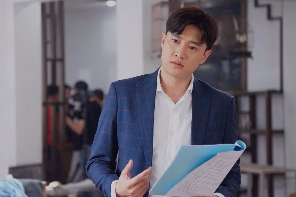 Vũ trong Về nhà đi con là vai diễn đỉnh cao trong sự nghiệp của Quốc Trường.