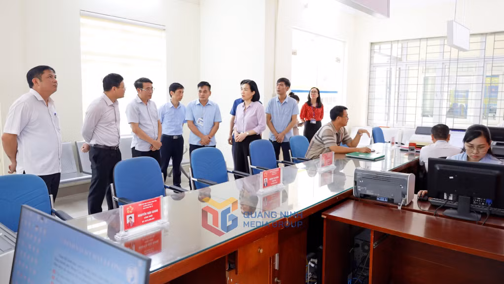 Phó Chủ tịch UBND tỉnh Nghiêm Xuân Cường kiểm tra công tác chuẩn bị vận hành mô hình chính quyền địa phương 2 cấp tại Móng Cái.