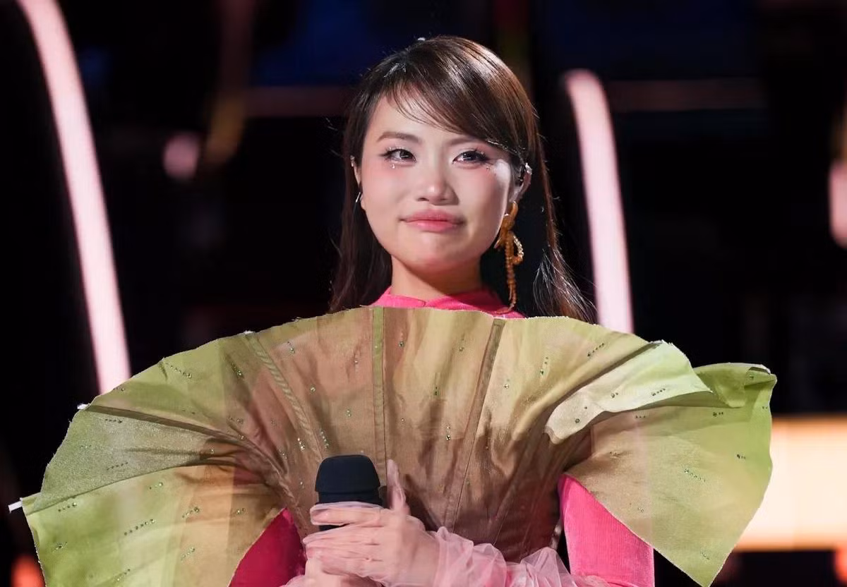 Màn trình diễn "Bóng phù hoa" của Phương Mỹ Chi khiến diva Trương Lương Dĩnh phải ngỡ ngàng, lọt top video được xem nhiều nhất thế giới trong 24 giờ.