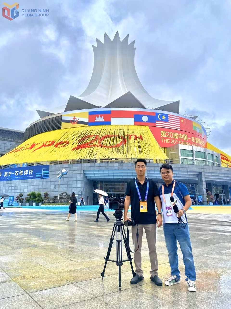 Nhóm phóng viên Trung tâm Truyền thông tỉnh Quảng Ninh tham gia tác nghiệp tại Hội chợ Trung Quốc - ASEAN lần thứ 20 (CAEXPO 2023) tổ chức tại Trung Quốc.