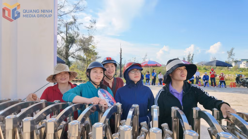 Các bậc phụ huynh luôn có mặt động viên, đồng hành cùng các thí sinh.