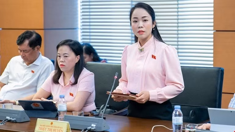 Đại biểu Triệu Thị Huyền (Yên Bái) phát biểu. (Ảnh: Media Quốc hội)