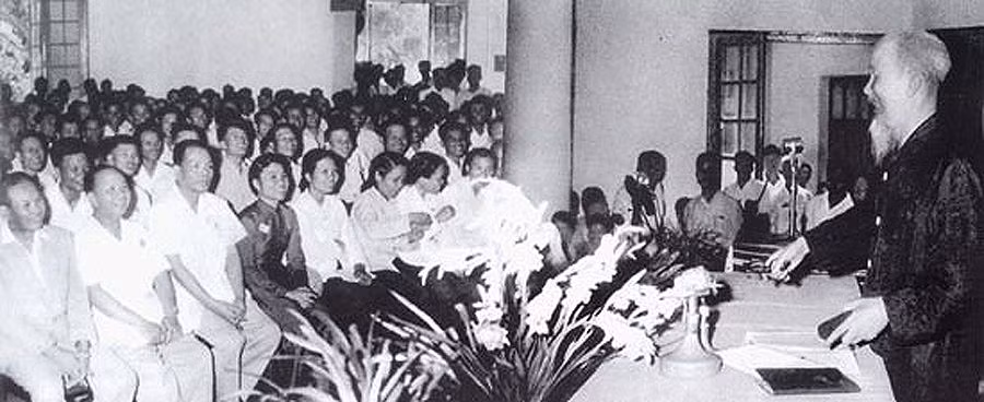 Tại Đại hội Hội Nhà báo Việt Nam lần thứ III, ngày 8/9/1962, Chủ tịch Hồ Chí Minh căn dặn: Cán bộ báo chí cũng là chiến sĩ cách mạng, cây bút, trang giấy là vũ khí sắc bén… Ảnh: Tư liệu Báo Nhân dân