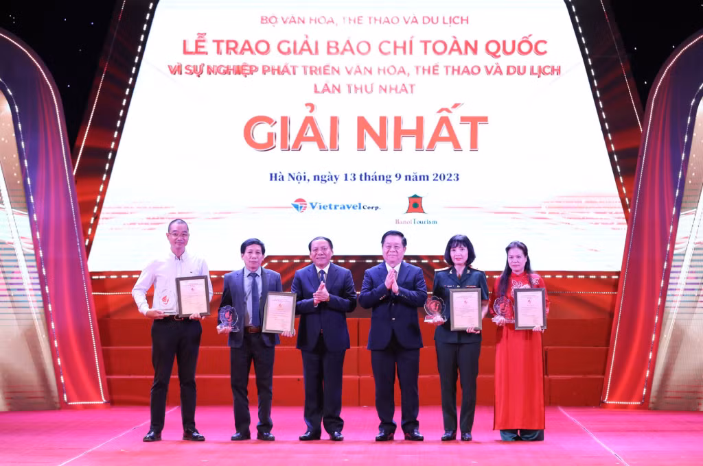 Lễ trao Giải báo chí toàn quốc “Vì sự nghiệp phát triển văn hoá, thể thao và du lịch” lần thứ Nhất. Anh: chinhphu.vn