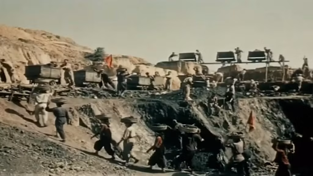 Một cảnh tư liệu quý trong phim tài liệu 70 năm Giải phóng Vùng mỏ.