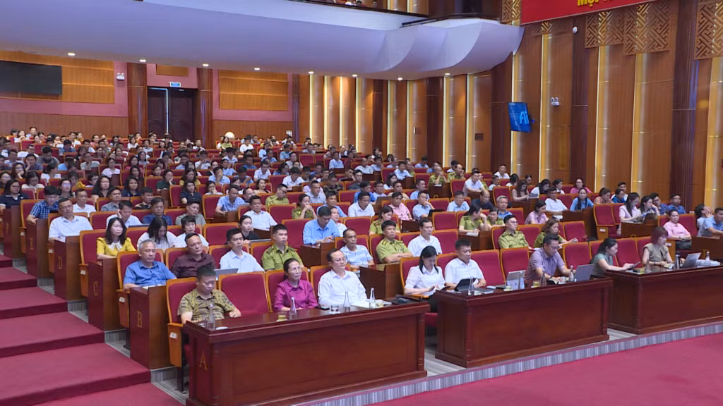 Gần 500 cán bộ, công chức, viên chức của Sở Nông nghiệp & Môi trường, Sở Tài chính tỉnh Quảng Ninh được tập huấn về AI.