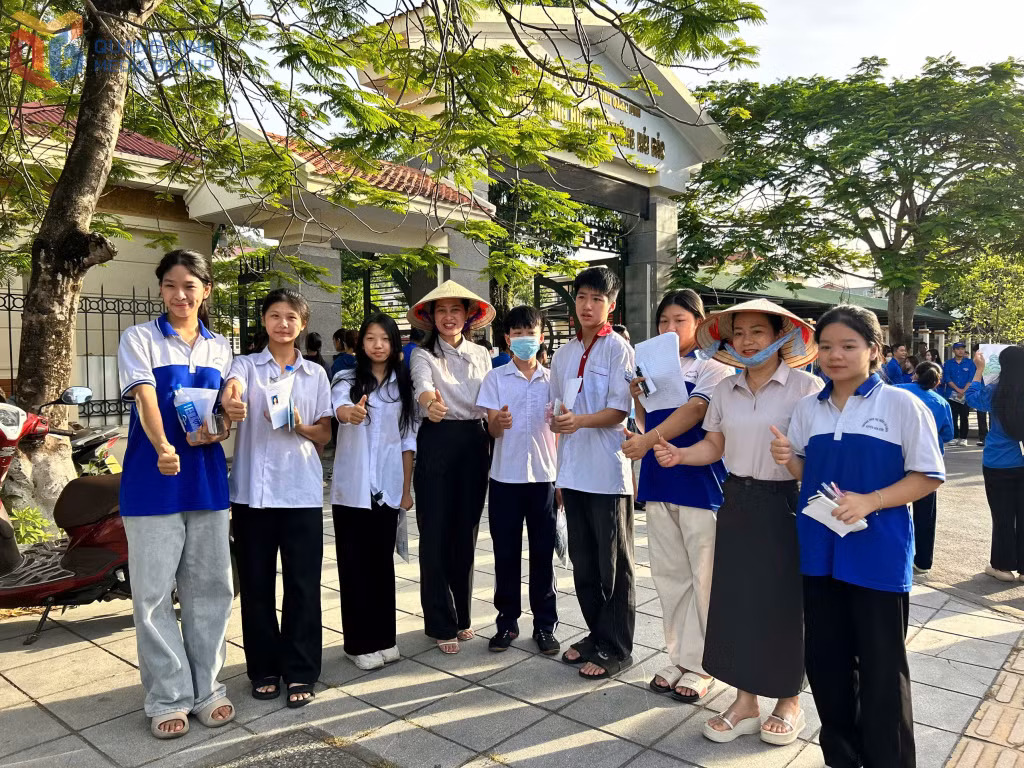 Sự chủ động trong công tác tổ chức và đảm bảo đầy đủ các điều kiện thi, đã giúp cho các thí sinh an tâm, tự tin làm bài, góp phần bảo đảm kỳ thi tuyển sinh lớp 10 không chuyên năm học 2025-2026 diễn ra thành công tốt đẹp. Ảnh: Lưu Linh.