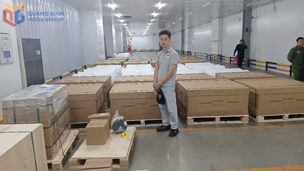 Đối tượng Vũ Nho Thoại tại hiện trường nơi y tiến hành trộm cắp.