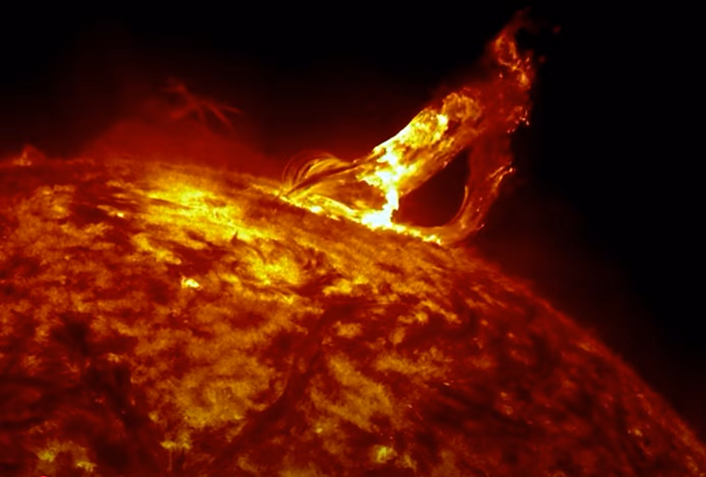 NOAA cho biết, bão Mặt Trời sẽ tiếp diễn trong vài ngày tới. Ảnh: NASA