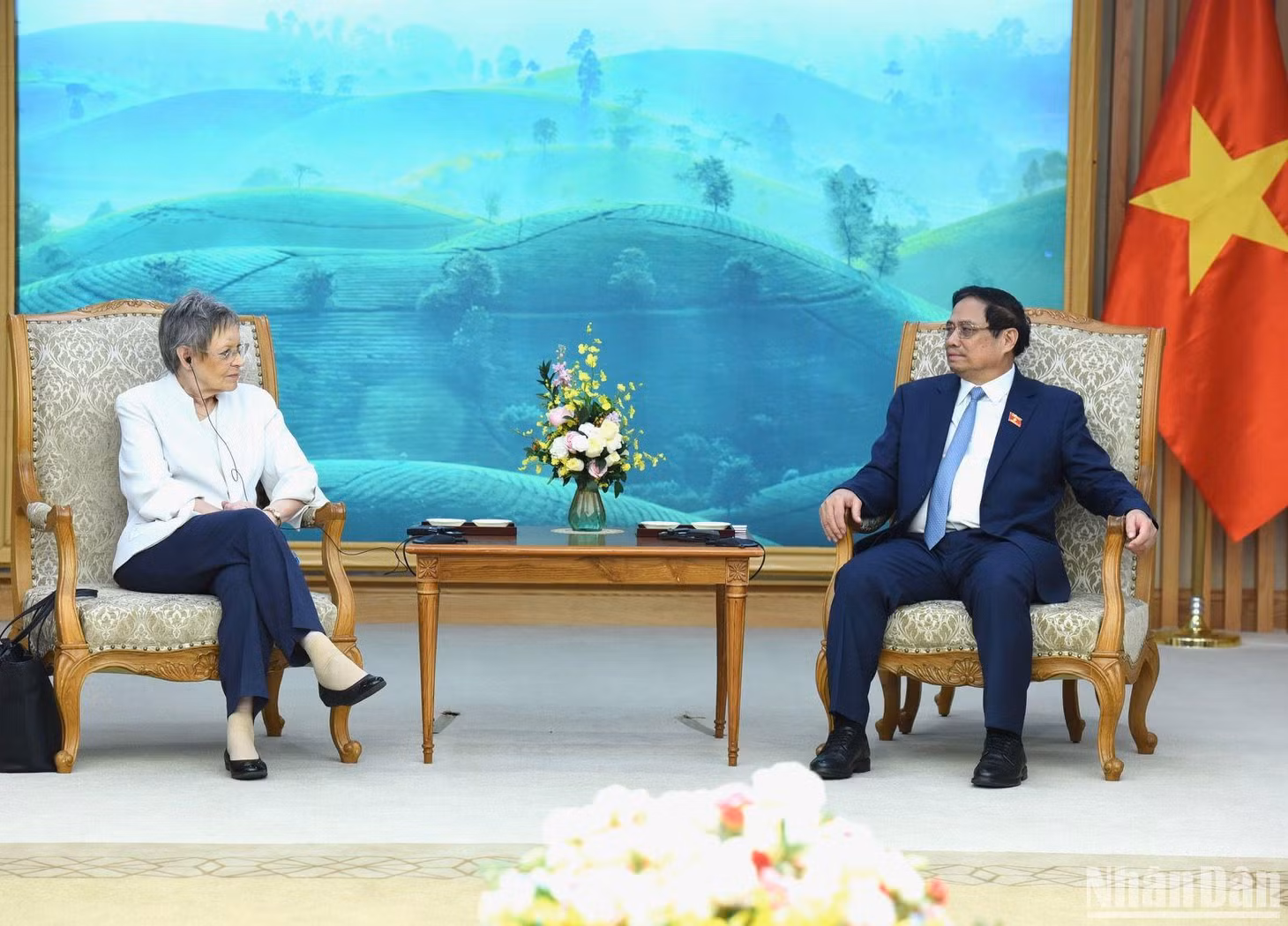 Thủ tướng Phạm Minh Chính tiếp Giáo sư Francoise Barre-Sinoussi. (Ảnh: Trần Hải)