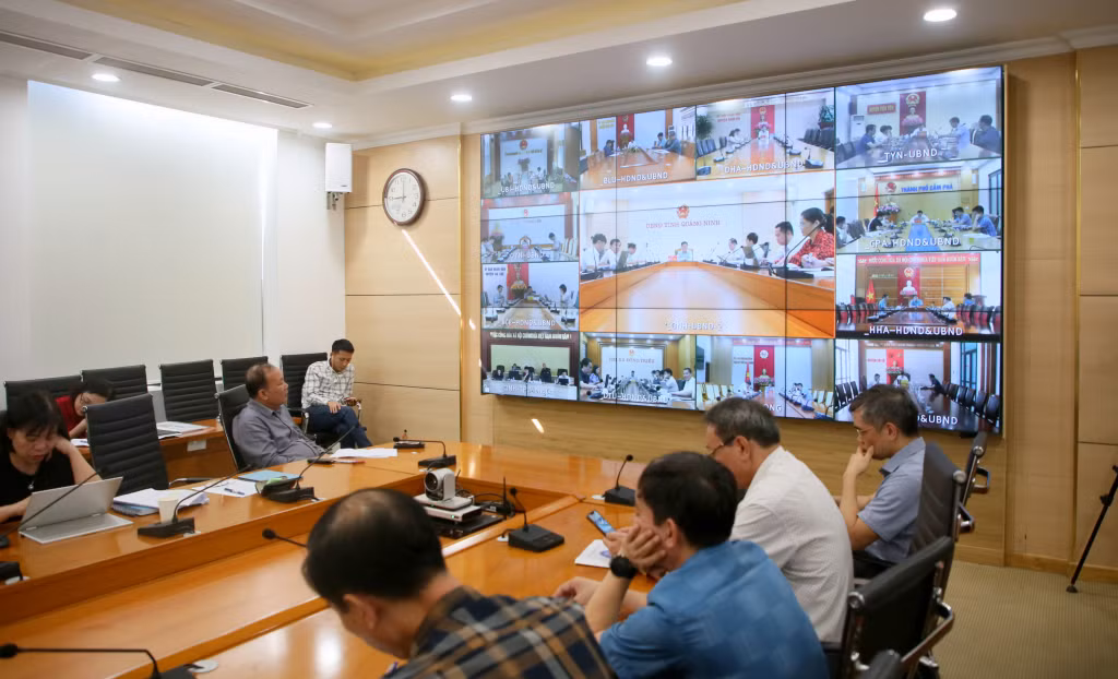 Các địa phương dự cuộc họp tại các điểm cầu trực tuyến.