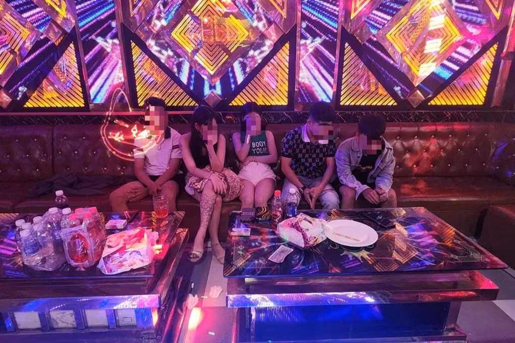Phòng cảnh sát điều tra tội phạm về ma túy, Công an tỉnh Tiền Giang kiểm tra quán karaoke phát hiện 30/33 người dương tính với chất ma túy (Ảnh: CTV).