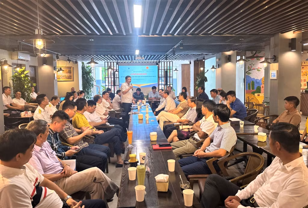 Lãnh đạo TP Móng Cái cũng thường xuyên tham gia Chương trình Cafe Doanh nhân cuối tuần để kịp thời chỉ đạo các phòng, ban, ngành, đơn vị triển khai các giải pháp tháo gỡ khó khăn, vướng mắc đối với doanh nghiệp