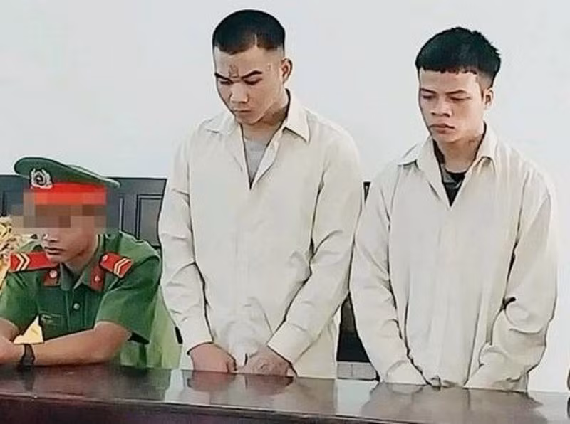 Bị cáo Rah Lan Đê và Siu Khăp tại phiên tòa (Ảnh: T.S)