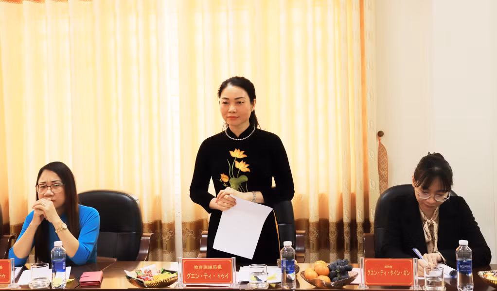 Đồng chí Nguyễn Thị Thúy, Giám đốc Sở GĐ&amp;ĐT phát biểu tại buổi làm việc.