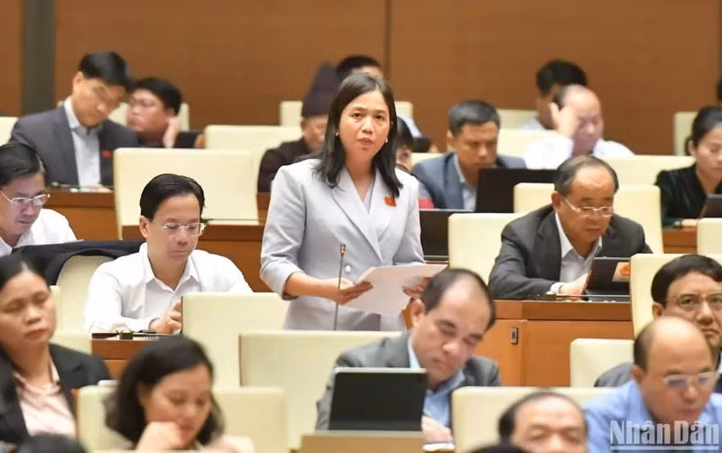 Đại biểu Quốc hội Điểu Huỳnh Sang phát biểu ý kiến thảo luận. (Ảnh: ĐĂNG KHOA)