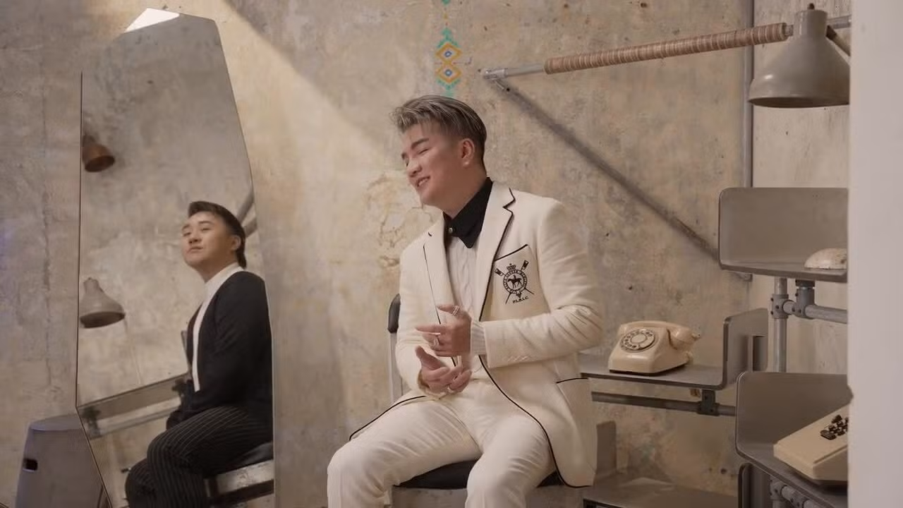 MV "Tuổi xa người" - Đàm Vĩnh Hưng, Trung Quân Idol, phát hành tối 26/11. Video: YouTube Đàm Vĩnh Hưng official