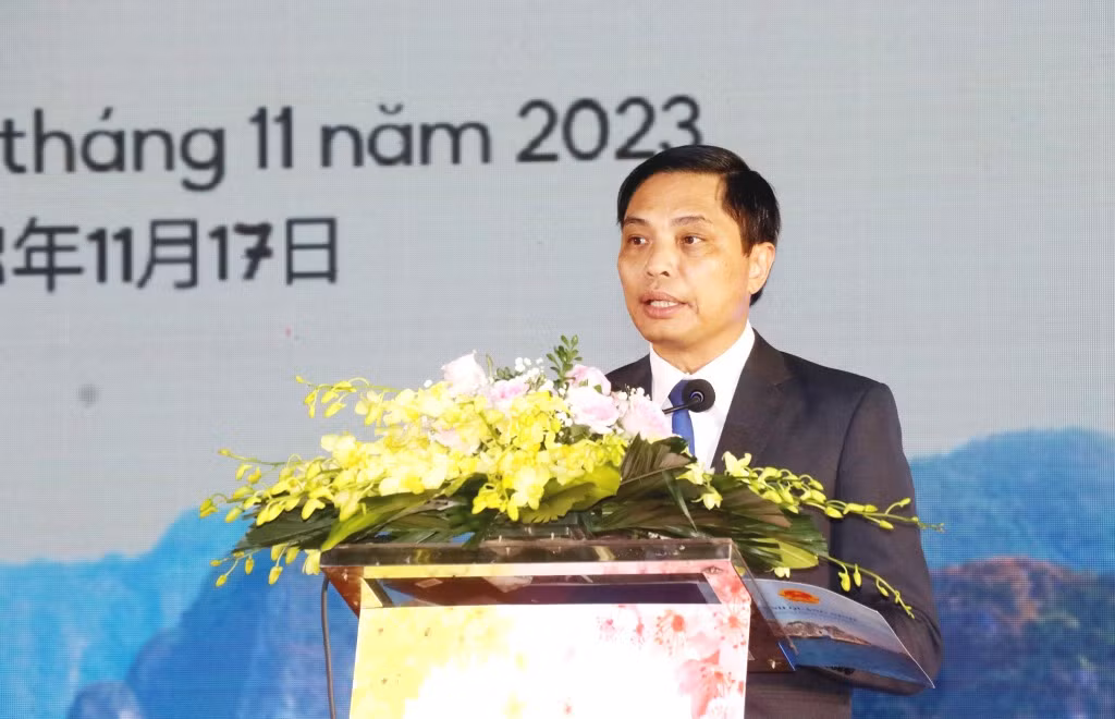 Đồng chí Vũ Văn Diện, Phó Chủ tịch UBND tỉnh phát biểu khai mạc.
