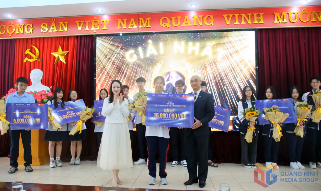 Thí sinh Bùi Trâm Anh, học sinh Trường THPT Chuyên Hạ Long xuất sắc đoạt giải Nhất vòng Sơ khảo 2 khu vực các tỉnh thành tại miền Bắc và miền Trung Cuộc thi Trí tuệ nhân tạo - AI Contest 2023.