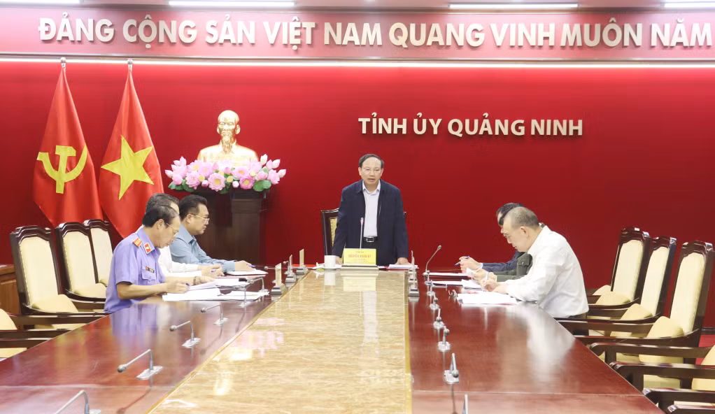 Đồng chí Nguyễn Xuân Ký, Ủy viên Trung ương Đảng, Bí thư Tỉnh ủy, Chủ tịch HĐND tỉnh, Trưởng BCĐ phòng, chống tham nhũng, tiêu cực tỉnh, kết luận cuộc họp.