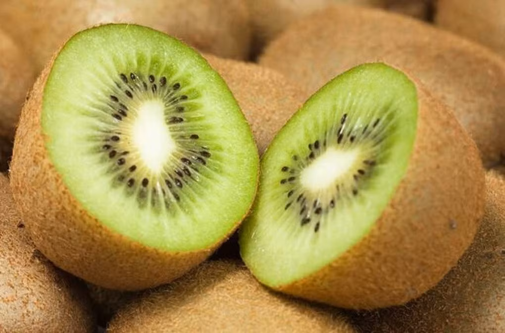 Vỏ kiwi cũng rất giàu dinh dưỡng (Ảnh: C.K).