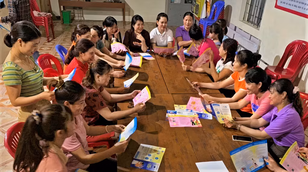 Sinh hoạt CLB giảm thiểu mất cân bằng giới tính khi sinh tại phường Hải Yên (TP Móng Cái).