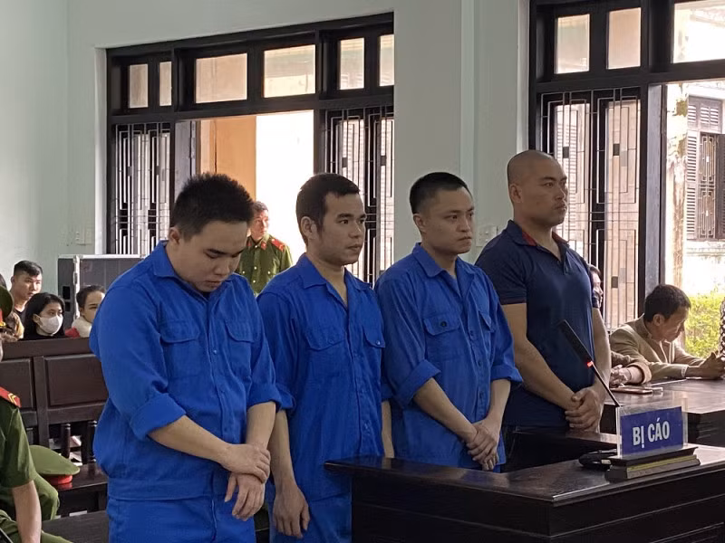 4 bị cáo tại phiên tòa xét xử sơ thẩm.