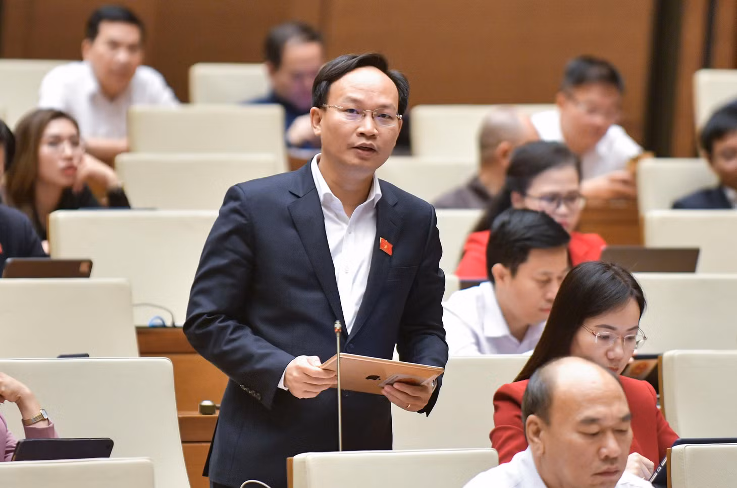 Đại biểu Phạm Văn Thịnh đồng tình với quy định cấm nồng độ cồn trong dự thảo Luật Trật tự, an toàn giao thông đường bộ. (Ảnh: CTV/Vietnam+)