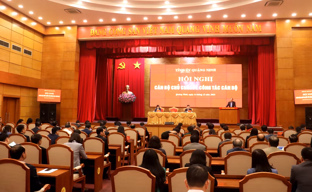 Hội nghị cán bộ chủ chốt về công tác cán bộ.