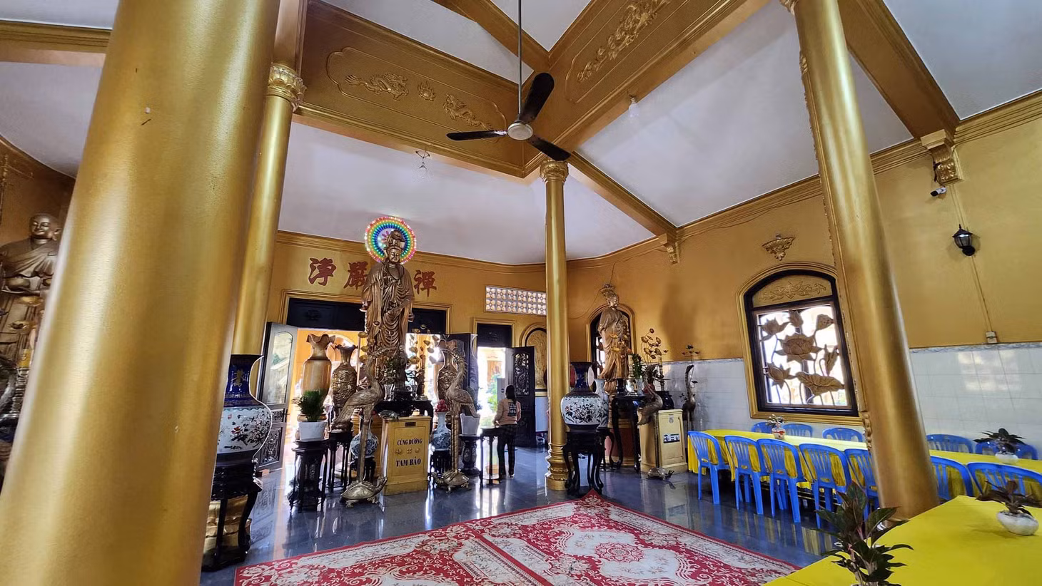Vì thế, Hòa thượng Thích Bửu Đức đã chọn mảnh đất này xây dựng nên chùa Phước Thành, bà con trong vùng hay gọi là chùa Chim. Ảnh: T.T