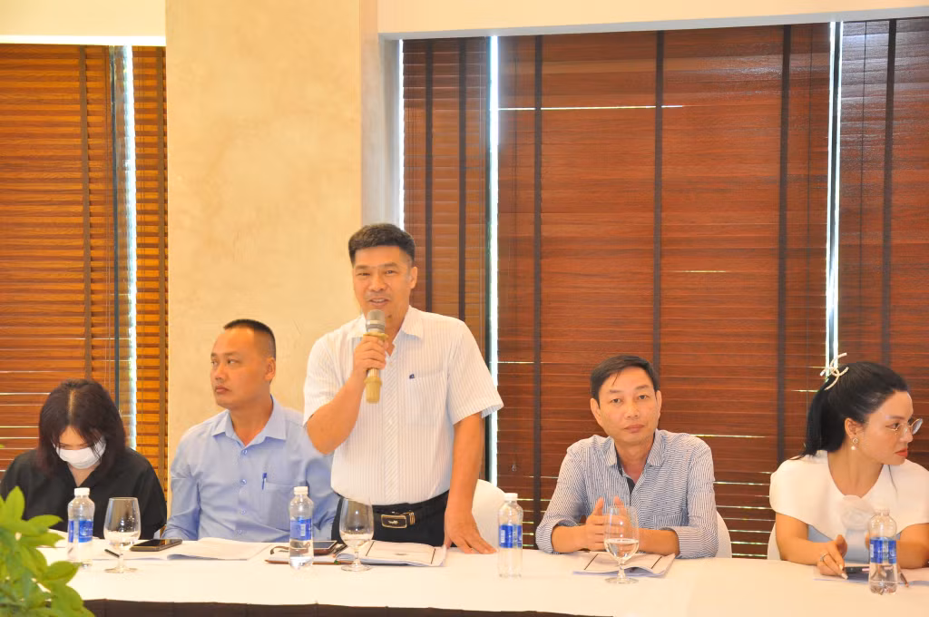 Đại diện Công ty TNHH Âu Lạc Quảng Ninh tham gia ý kiến tại hội nghị.