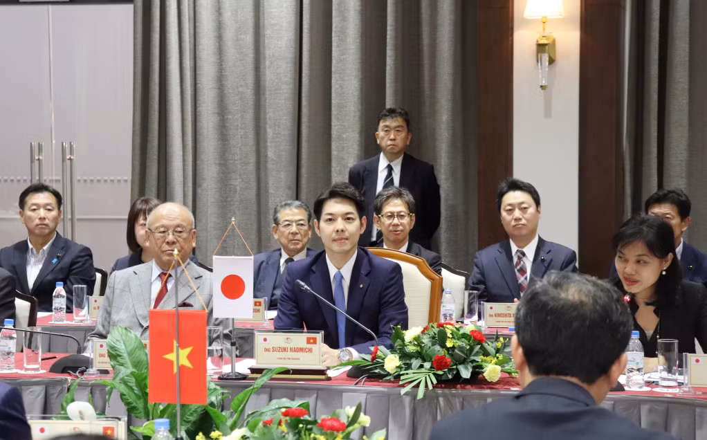 Ngài Suzuki Naomichi, Thống đốc tỉnh Hokkaido phát biểu tại buổi tọa đàm. 