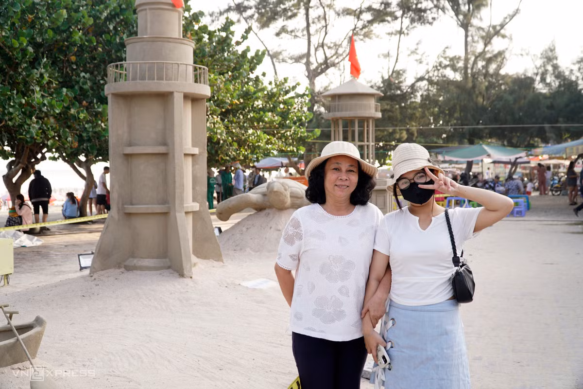 Rùa biển, hải đăng đắp cát bên bờ biển Vũng Tàu ảnh 7