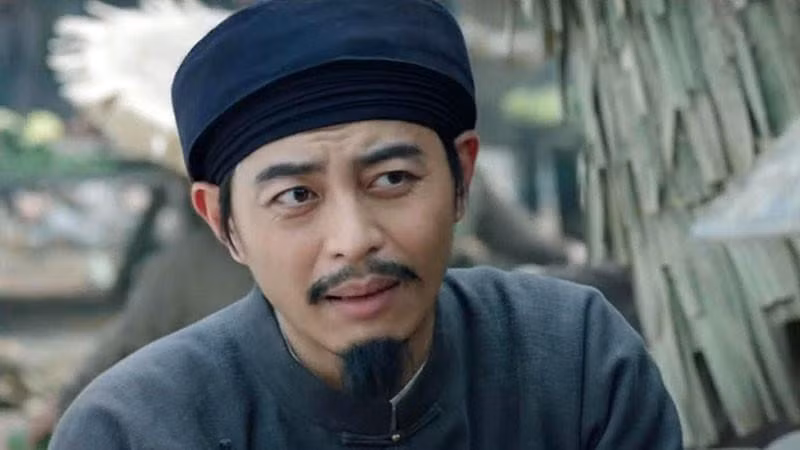 Quốc Huy vai quan thầy Kiên.