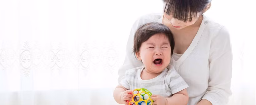 Vào những ngày trẻ bị ốm, phụ huynh nên cho con ở nhà, vận động nhẹ nhàng trong môi trường trong lành, thoáng đãng. Ảnh minh họa.