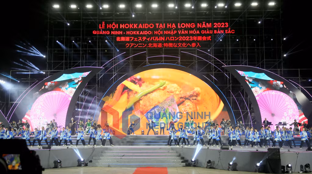 2023-11_Khai mạc Lễ hội Hokkaido tại Hạ Long năm 2023 - điệu nhảy Yosakoi đặc trưng của Nhật Bản. Ảnh: Đỗ Phương