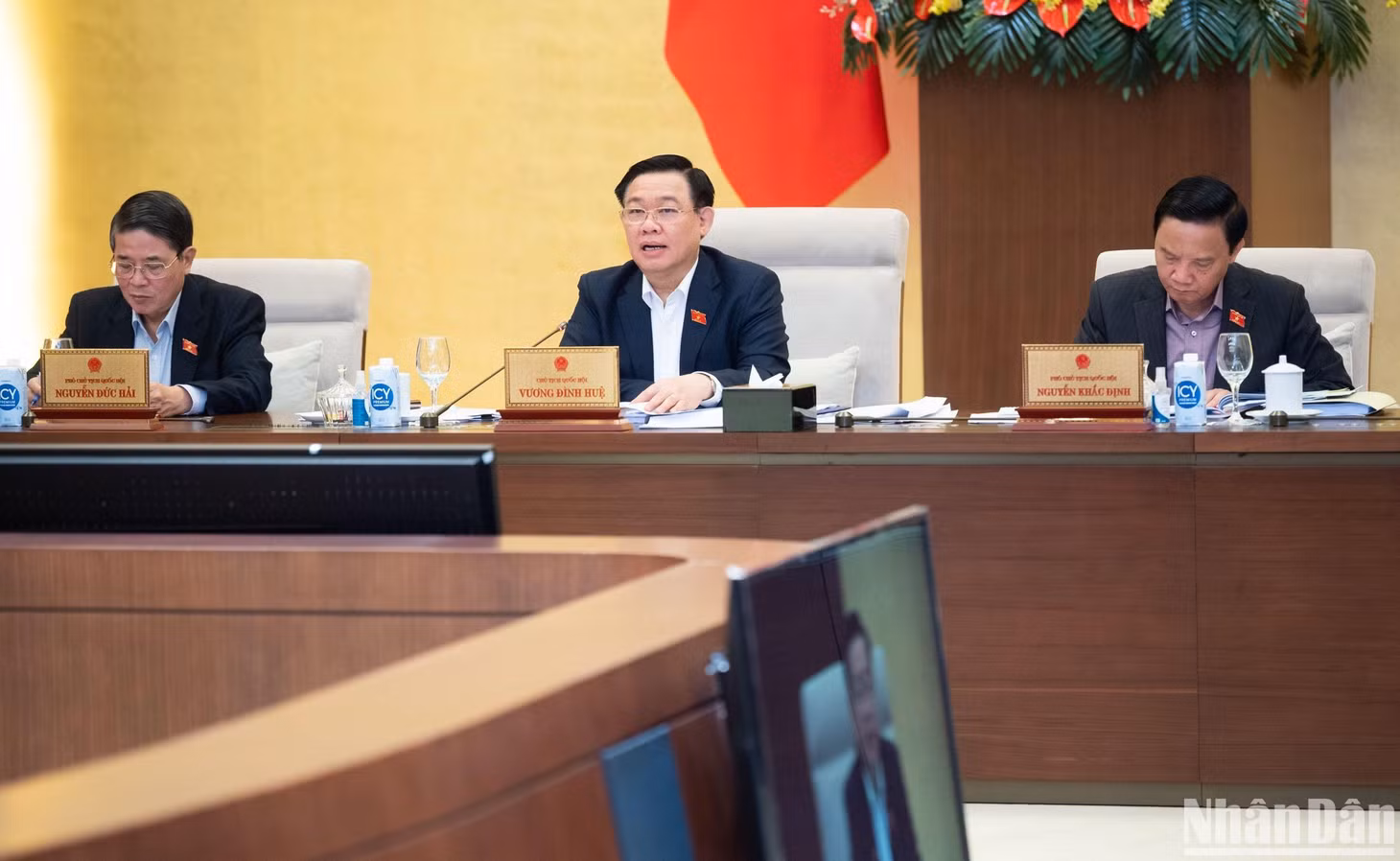 Chủ tịch Quốc hội Vương Đình Huệ điều hành nội dung thảo luận sáng 16/11. (Ảnh: DUY LINH)