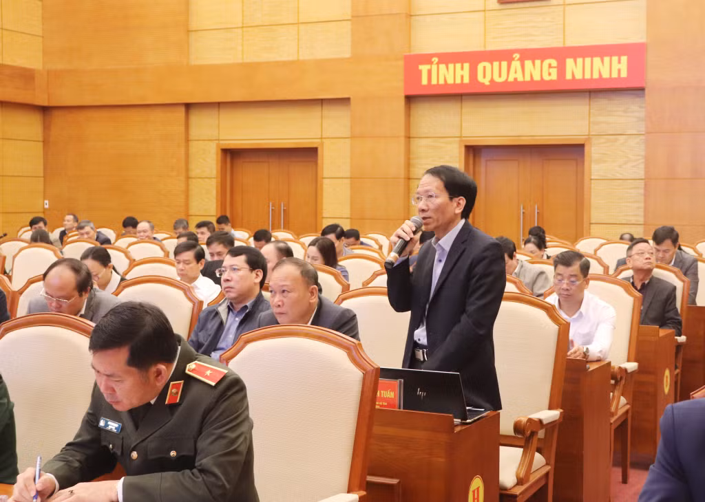 Đồng chí Nguyễn Mạnh Tuấn, Giám đốc Sở Xây dựng, phát biểu tại hội nghị.