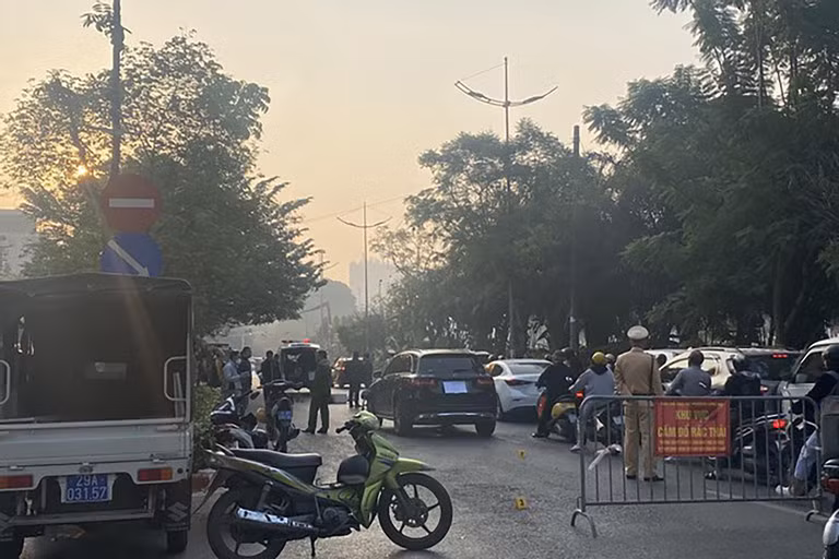 Hiện trường vụ tai nạn giao thông trên đường Láng