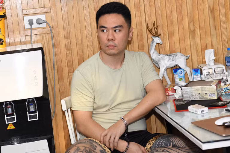 Đối tượng Lê Anh Thơ bị công an bắt giữ.