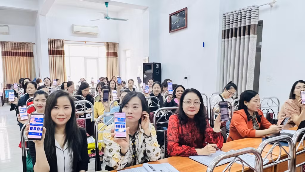Các học viên tích cực tham gia cuộc thi trực tuyến “Gửi niềm tin, trao kỳ vọng” chào mừng Đại hội XIII Công đoàn Việt Nam.