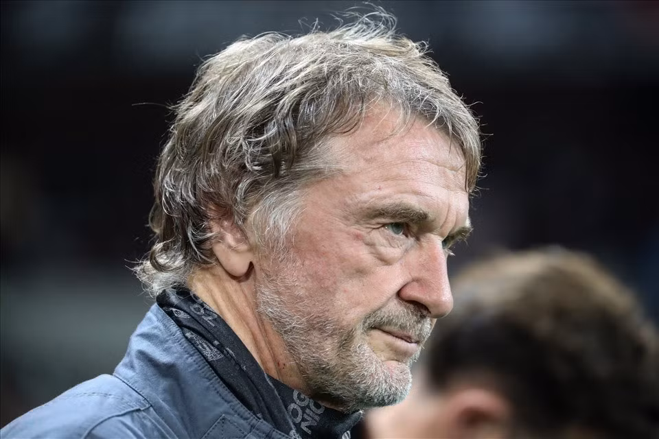 Để mua được 25% cổ phần của Man United, Sir Jim Ratcliffe đã phải chịu rất nhiều thị phi. Ảnh: AFP