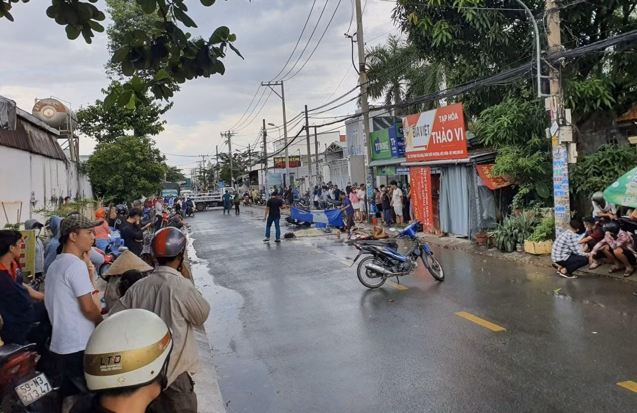 Công an phong toả khám nghiệm hiện trường vụ tai nạn. Ảnh: CTV