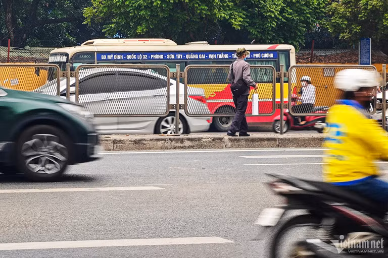 Loay hoay tìm đường để "vượt rào"