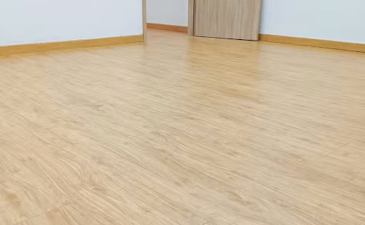 Len chân tường gỗ công nghiệp có tính thẩm mỹ cao (Nguồn: Kosmos Việt Nam)