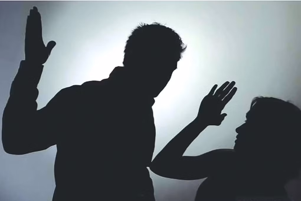 Tát vợ bị thương, người đàn ông ở Thanh Hóa bị phạt 7,5 triệu đồng (Ảnh minh họa: Phụ nữ Việt Nam).