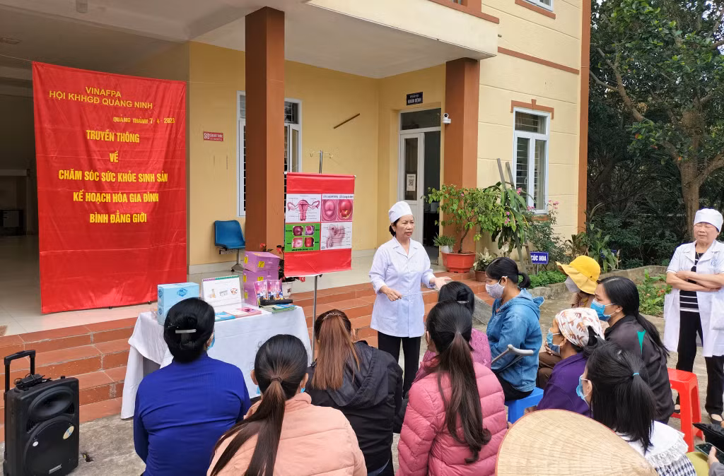 hội KHHGĐ tỉnh à tổ chức chương trình truyền thông về chăm sóc SKSS-KHHGĐ và bình đẳng giới cho người dân trên địa bàn xã Quảng Thành (huyện Hải Hà).