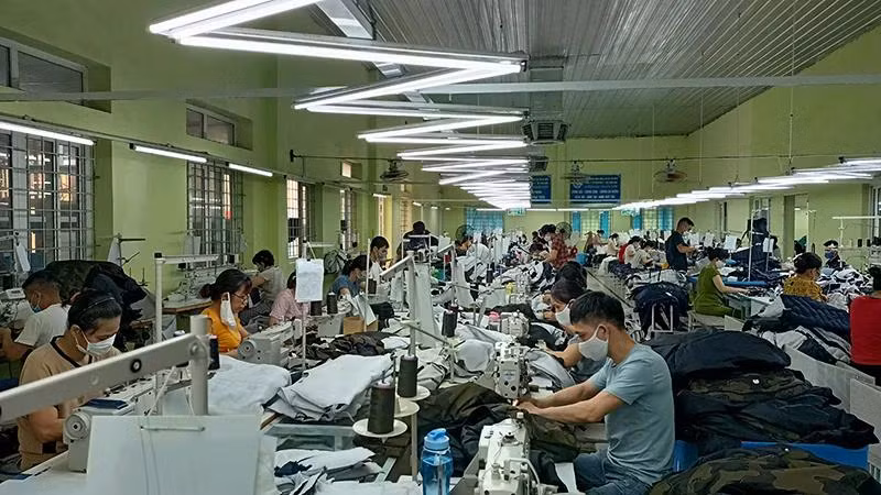 Sản xuất hàng may mặc xuất khẩu tại Tổng công ty cổ phần Dệt may Nam Ðịnh.